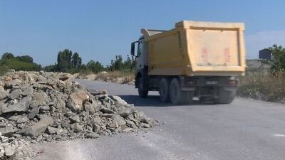 Yollar kaçak hafriyattan geçilmez oldu