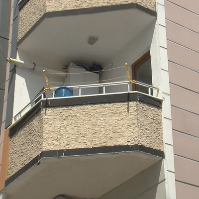 Kendisini uyaran polislere pencereden ateş açtı!