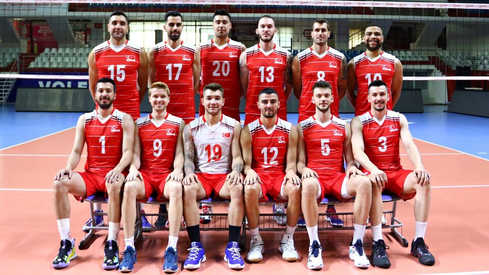 Efeler galibiyetle başladı!