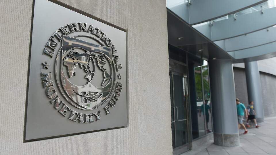 ABD için büyüme tahminini düşürdü