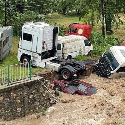 'Aşırı yağış' ve 'kuvvetli sağanak' uyarıları