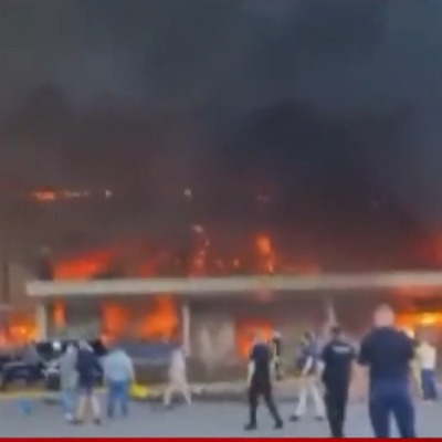 Zelenskiy: Kremençuk'taki bir AVM'ye Rus füzeleri isabet etti