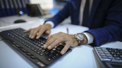 Özel sektörde idari izin var mı?