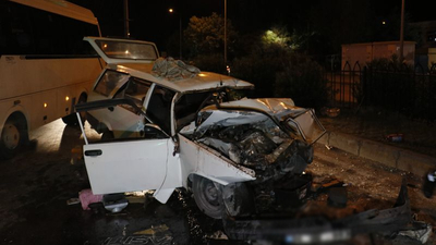 Servis aracına çarpan otomobil yandı: 1 ölü, 5 yaralı