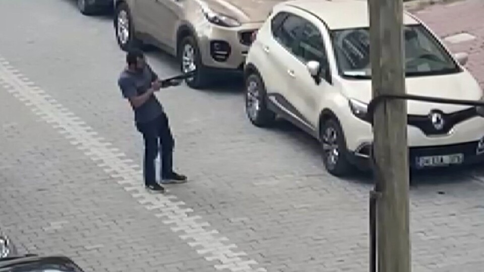 Esenyurt'ta sokak ortasında pompalı dehşet!