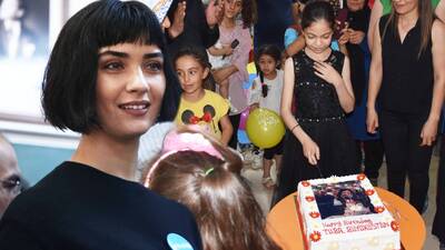 Ünlü oyuncuya doğum günü sürprizi!