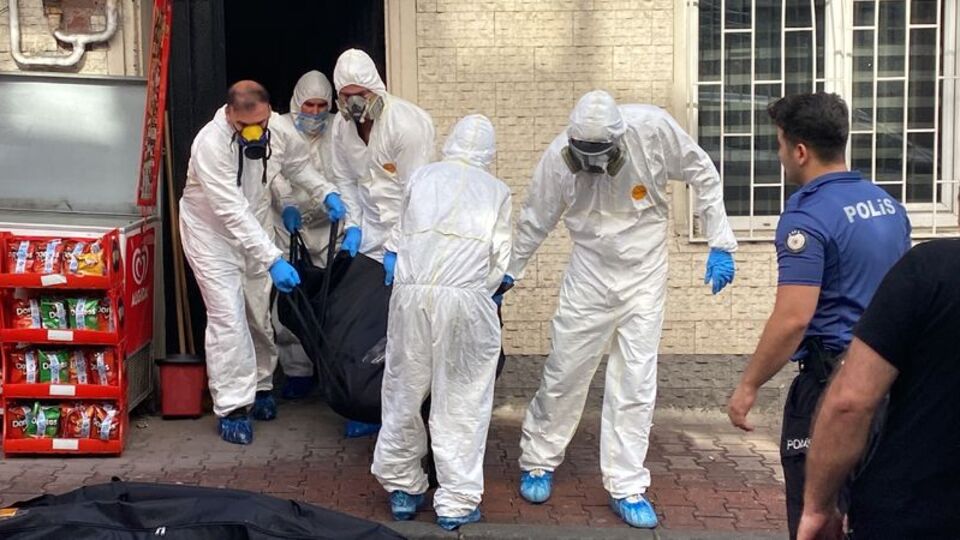 Haber alınamayan iki arkadaş birbirine sarılmış halde bulundu