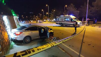 Otomobiller kavşakta çarpıştı: 2 ölü, 2 yaralı