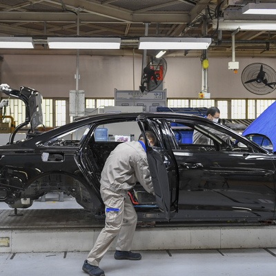 Elektrikli aracını Çin'de üretecek