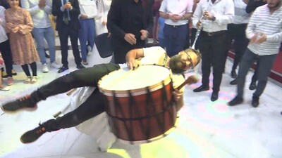 Çılgın davulcu yine gülümsetti