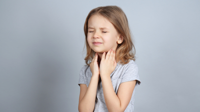 Çocuklarda boğaz ağrısı neden olur?