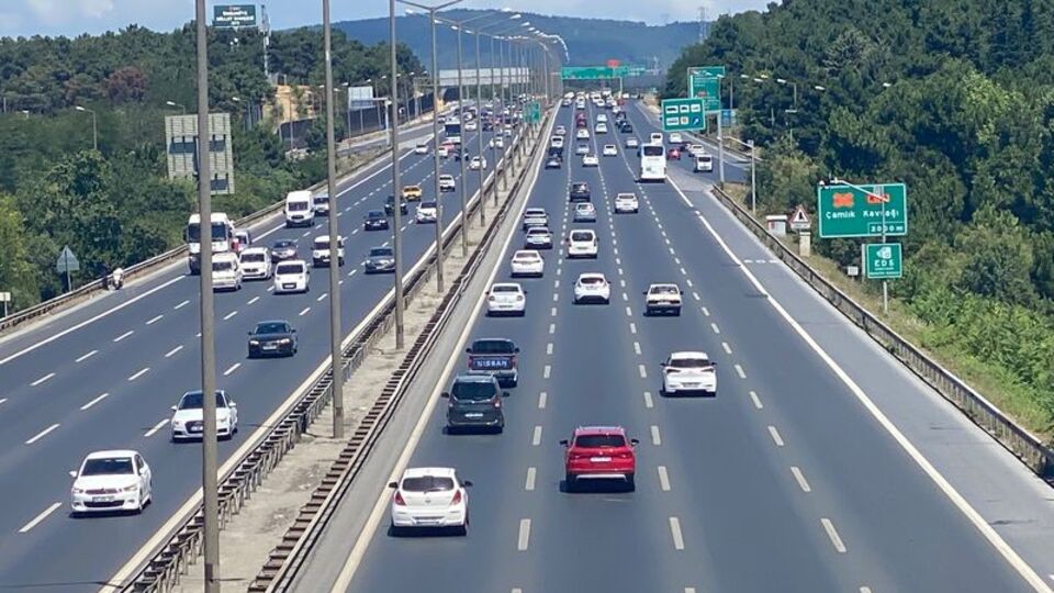 Otoyollarda yeni hız sınırı yarın başlıyor!