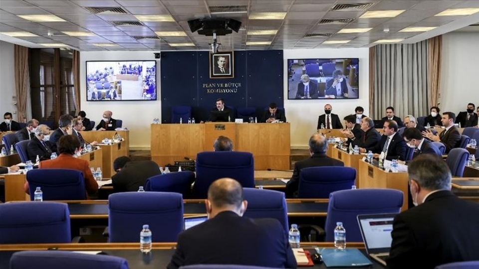 Ek gösterge ve öğrenci affı komisyonda kabul edildi