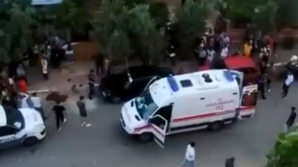 Sevgilisinin boğazını bıçakla yaraladı