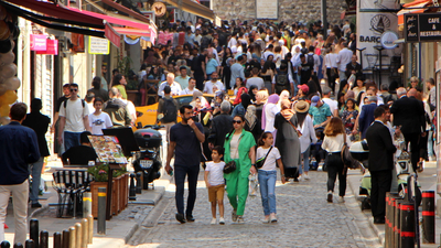 Salgın bitmedi! Prof. Dr. Azap uyardı: Kızamık gibi bulaşıyor