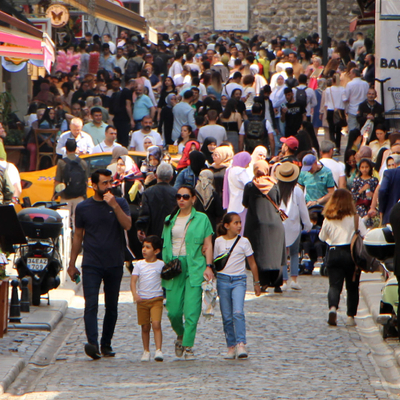Salgın bitmedi! Prof. Dr. Azap uyardı: Kızamık gibi bulaşıyor