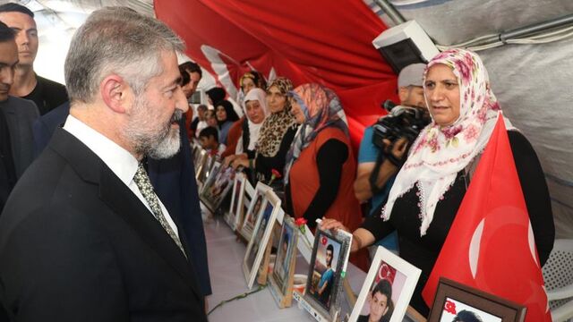 Bakan Nebati'den Diyarbakır annelerine ziyaret