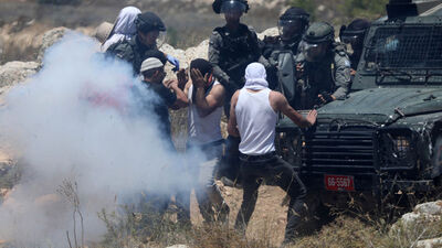 İsrail güçleri 17 Filistinliyi yaraladı