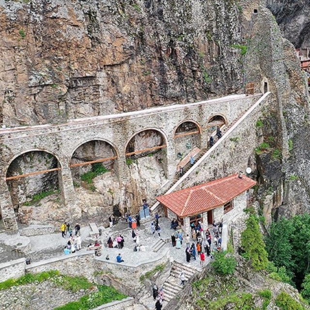 Sümela Manastırı eski günlerdeki gibi
