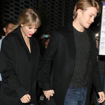 Gizlice nişanlanmışlar!