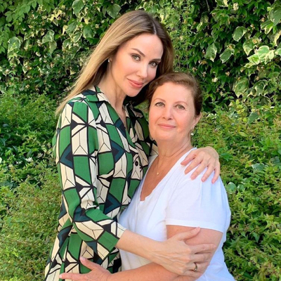 Güzelliğini annesinden almış!