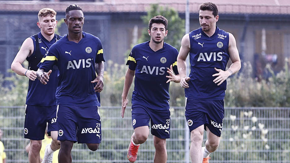 Fenerbahçe'de sakatlık şoku! Kamptan ayrıldı