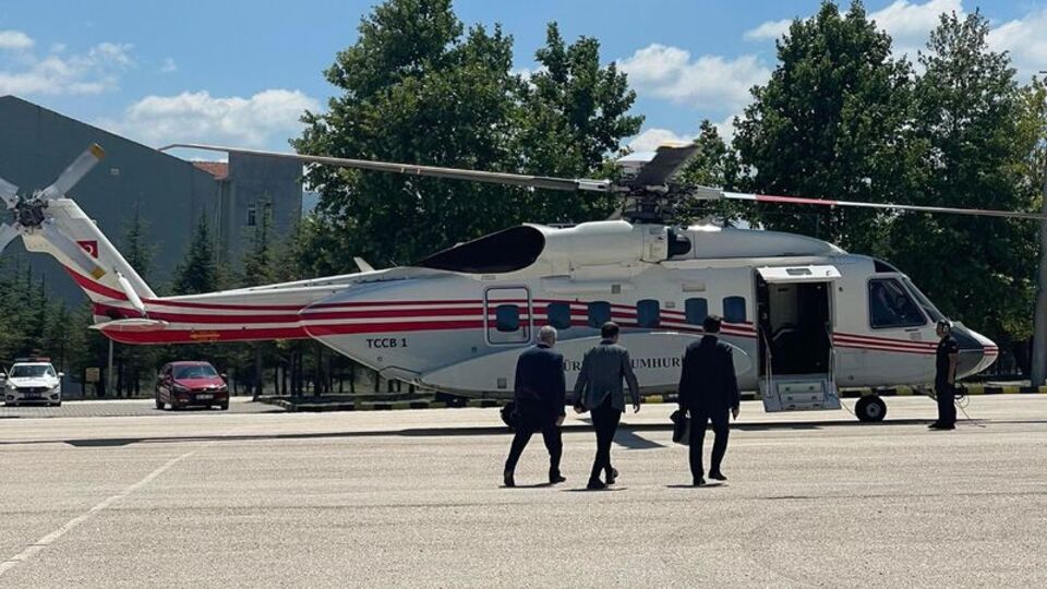 Binali Yıldırım'ı taşıyan helikopterden acil iniş