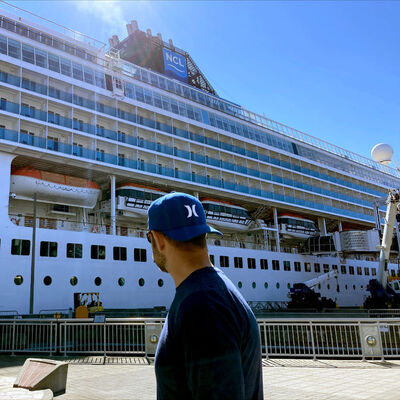 Seyahat gemisi buzdağına çarptı