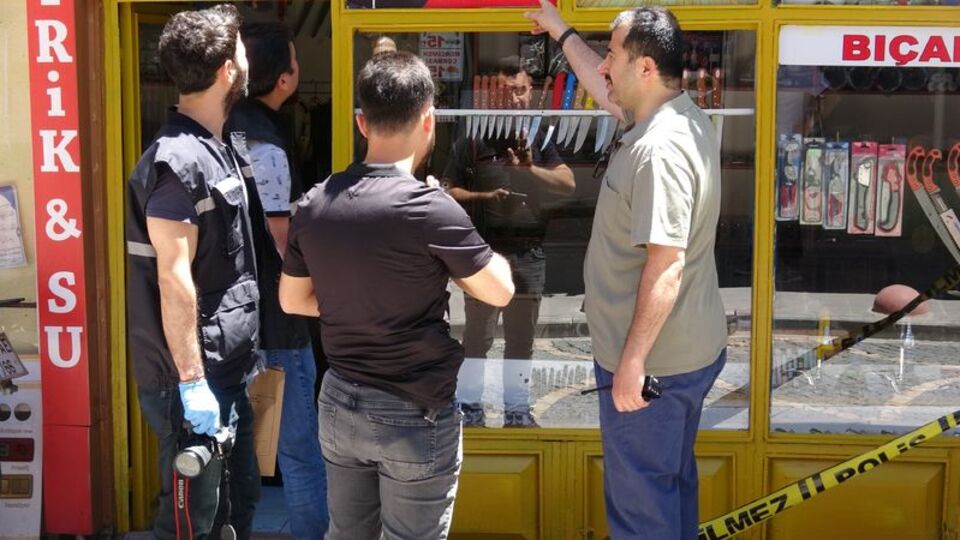 Bıçakçıların bileme kavgası kanlı bitti