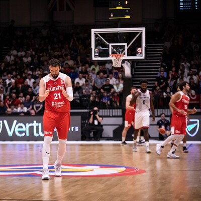 12 Dev Adam, Britanya'yı devirdi