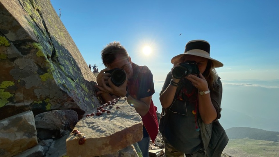 Bulutların üstündeki tepede görüntülediler