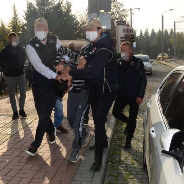 Şehit mezarlarına saldırdı, tahliye edildi