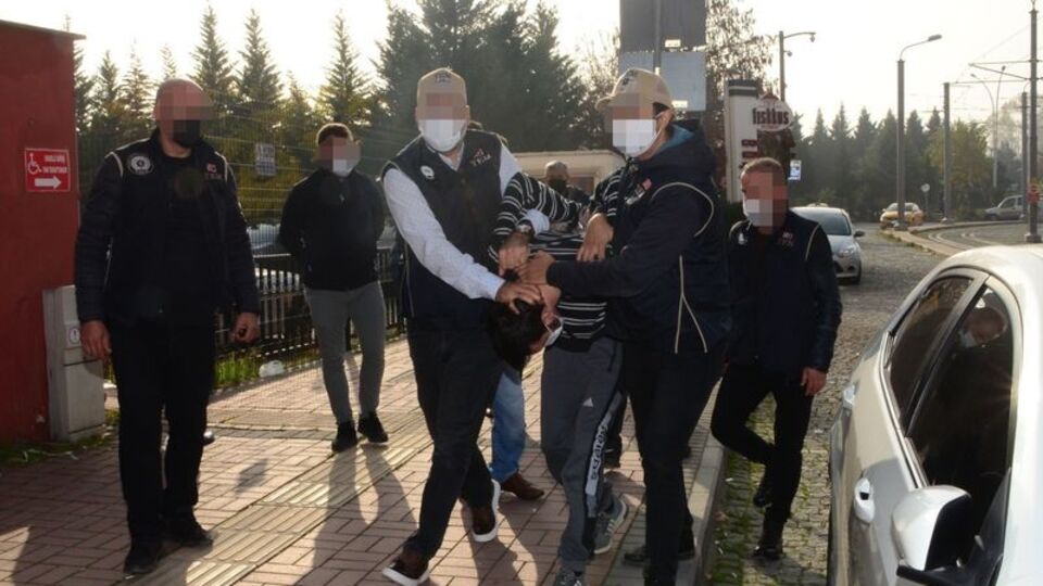 Şehit mezarlarına saldırdı, tahliye edildi