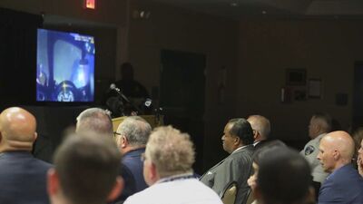 ABD'de polisin siyahi genci öldürdüğü görüntüler yayınlandı!