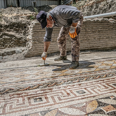 İnşaatın temel kazısında heyecanlandıran keşif!