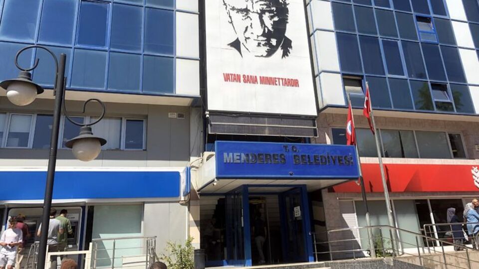 İzmir Menderes Belediye Başkanı gözaltında