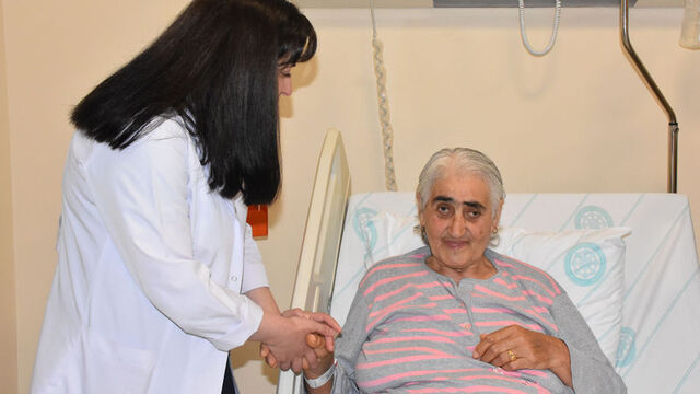 Nefes darlığıyla gittiği hastanede karnından 10 kilo tümör çıkarıldı