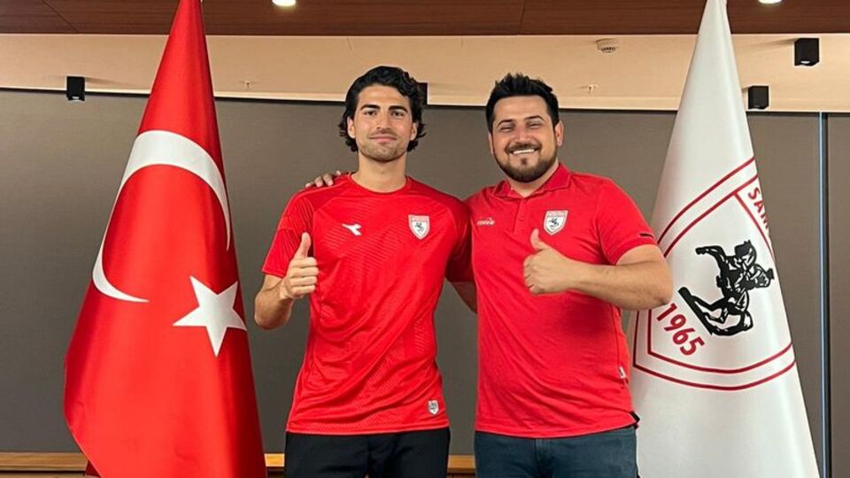 Ahmet Sagat'tan Samsunspor'a imza