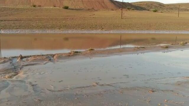 Nallıhan'daki sel yolu ulaşıma kapattı