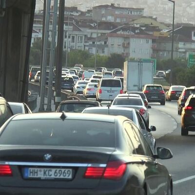 Bayram tatili yoğunluğu! Trafik durma noktasına geldi!