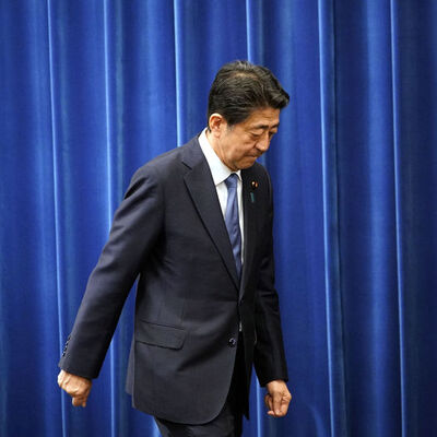 Eski Japonya Başbakanı silahlı saldırı sonucu öldü!