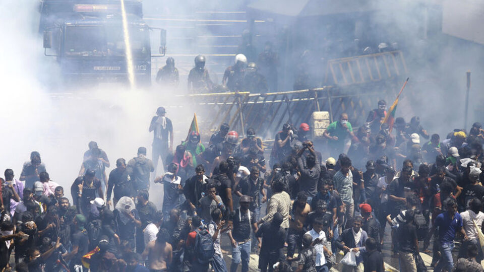 Sri Lanka'da protestocular, devlet başkanlığı yerleşkesine girdi