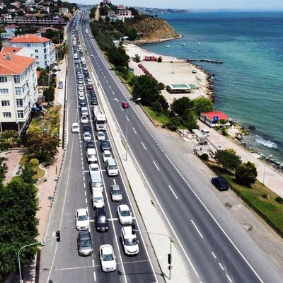 Bayramda kilometrelerce araç kuyruğu