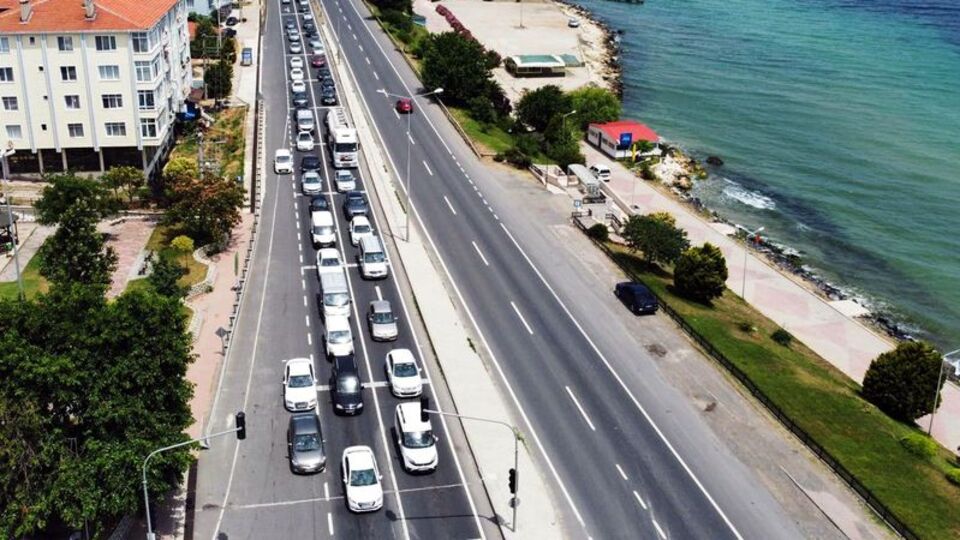 Bayramda kilometrelerce araç kuyruğu