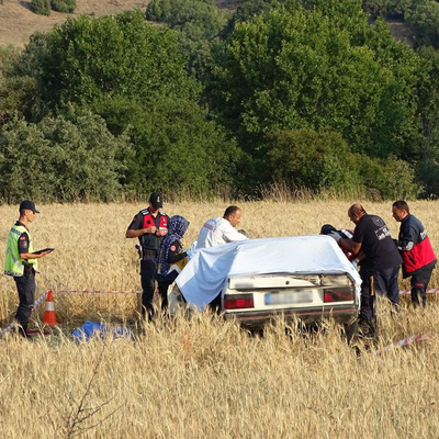 Alevler arasında kaldı