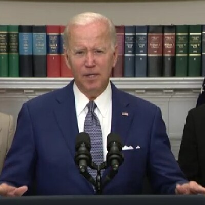 Biden’dan yeni gaf: Kendisine yazılan cümleyi okudu