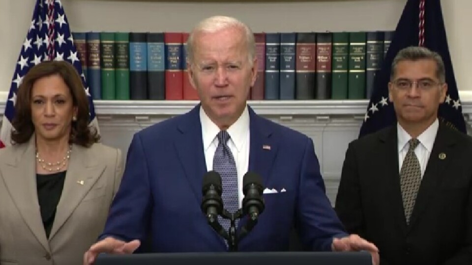 Biden'dan yeni gaf: Kendisine yazılan cümleyi okudu