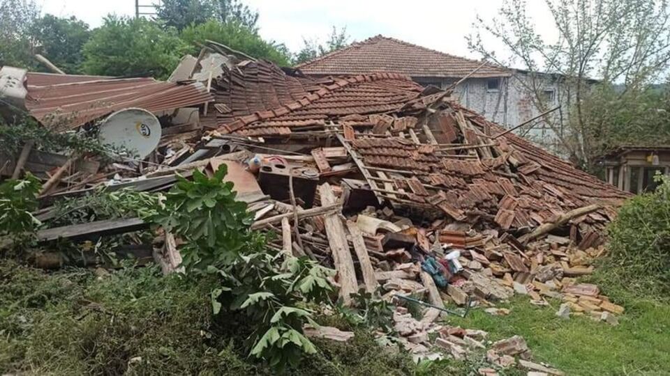 Bayram ziyaretinde iken evleri çöktü