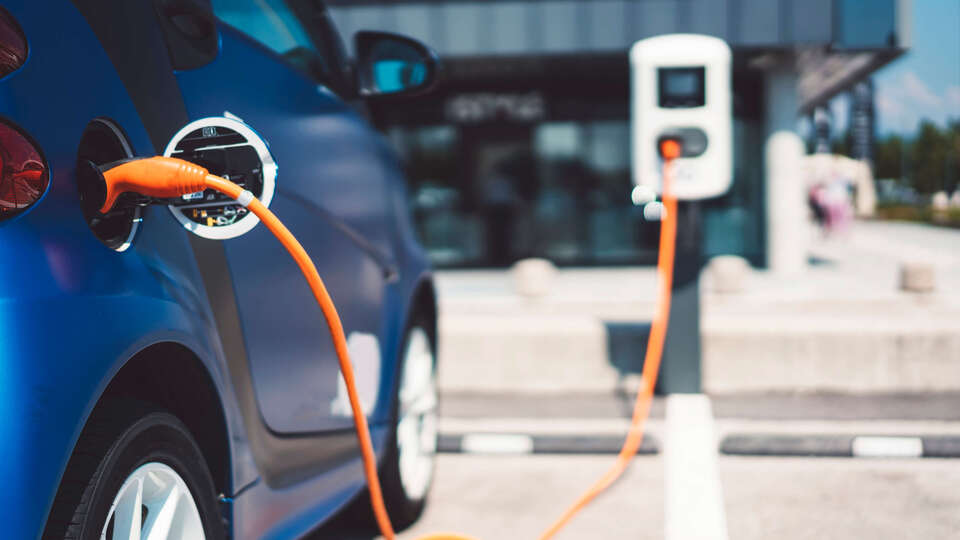 İlk yarıda elektrikli oto satışları katlandı