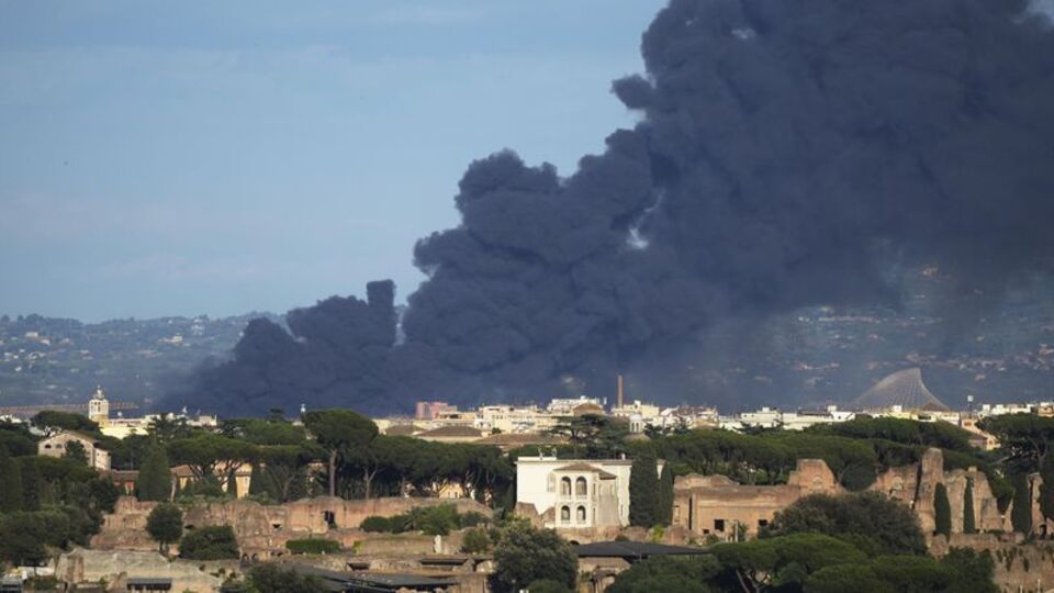 İtalya'nın başkenti Roma'da büyük yangın
